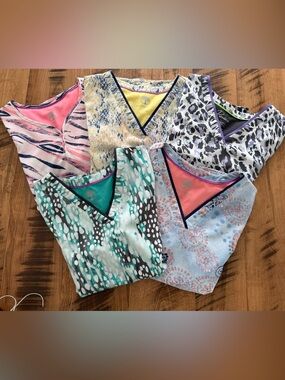 Healing Hands Women's Teal & Coral Printed V-Neck Scrub Top